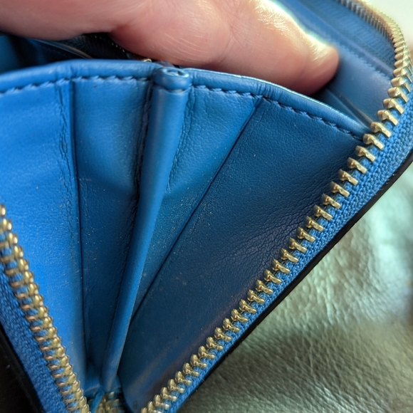 Coach Slim Accordion Zip leather Wallet. - Picture 4 of 7